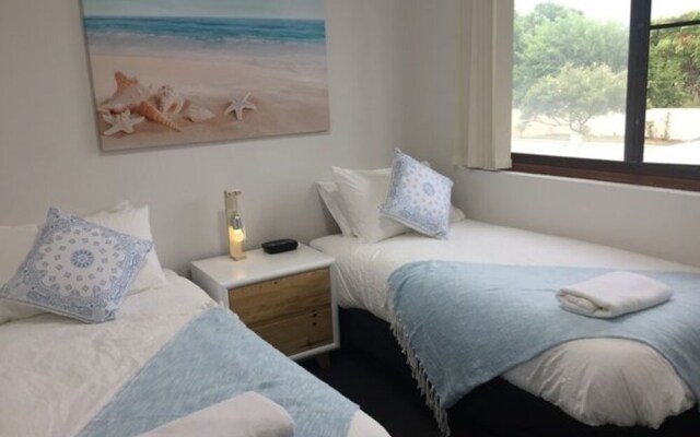 Wallis View - Lakeside Family Retreat