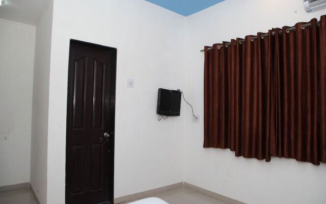 OYO 24551 Hotel Shirdi Sai Inn