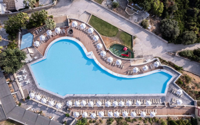 Louis Apostolata Resort and Spa