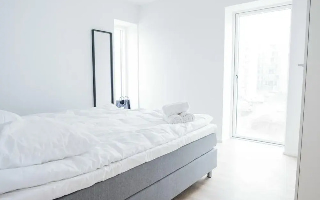 Spacious 1-bed w Private Terrace