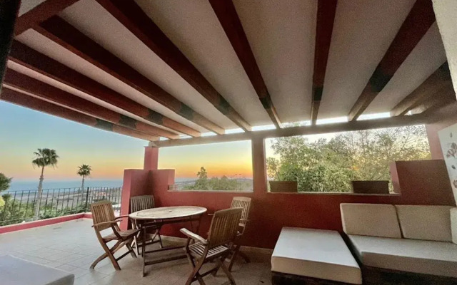 Sunset and Oceanview 1 Bedroom Apartment With Shared Pool