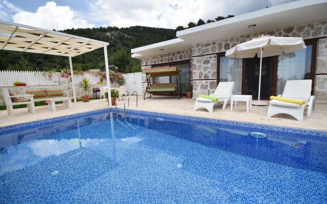 Villa Reyyan by Helaltatilvillari