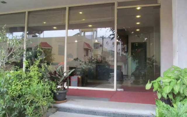 Shilton Residence Hotel
