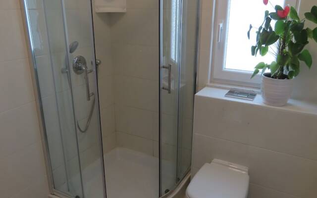 Villa Doris With Heated Pool gym and Kids Playground