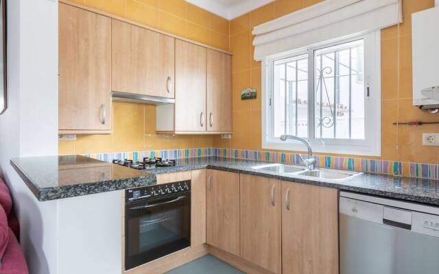 Comfy Holiday Home in L'escala With Garden