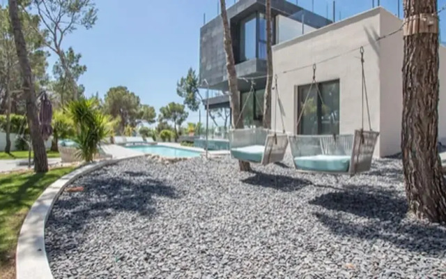 Spectacular Holiday Home With Private Pool Near the sea