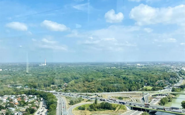 Sonnenaufgang über den Prater - Pool am Dach