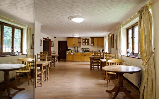 Little Foxes Hotel & Gatwick Airport Parking