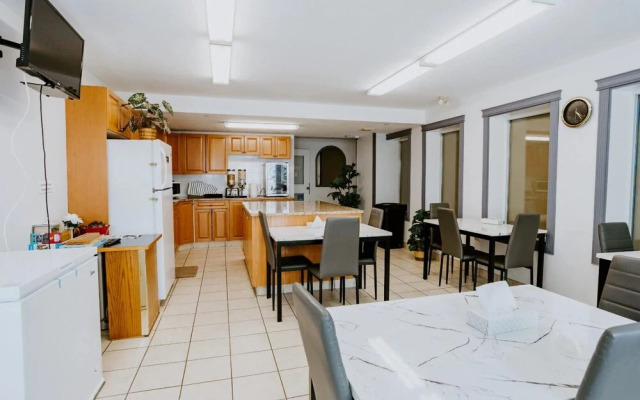 Western Budget Motel Plus Mosaic Suites