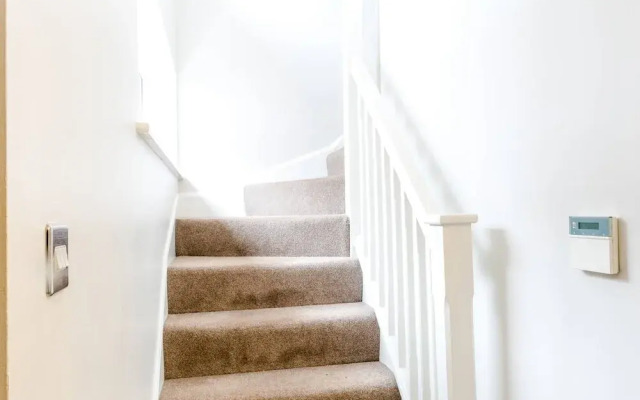 Lovely 1br Home, Located in Farringdon, 2 Guests