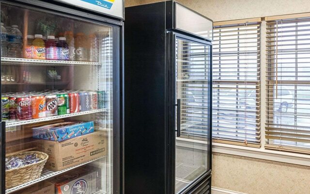 Quality Inn & Suites Skyways