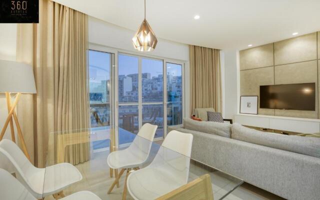 Green Oasis: Home with Breathtaking View w/parking by 360 Estates
