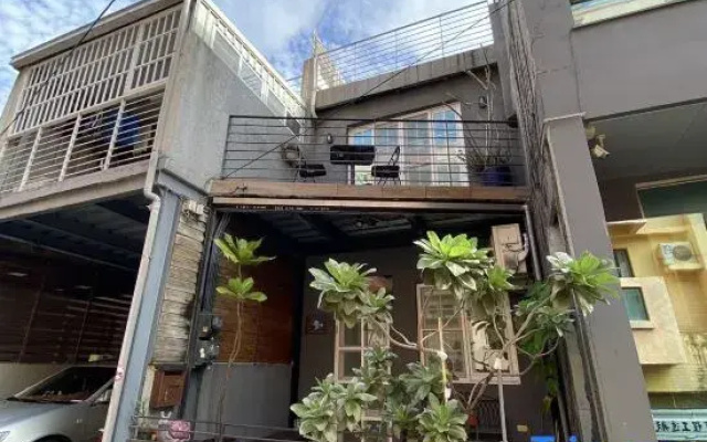 Love Nam Wan Hostel