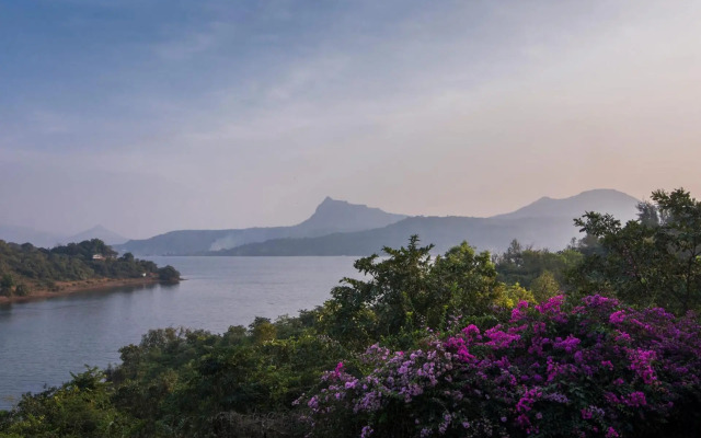 StayVista at Lake Mansion