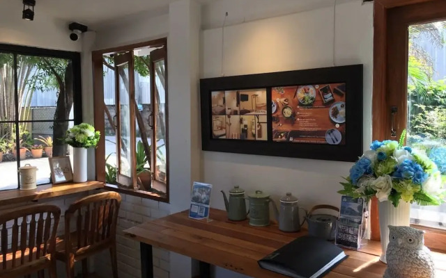 Ngeeb Bed & Breakfast