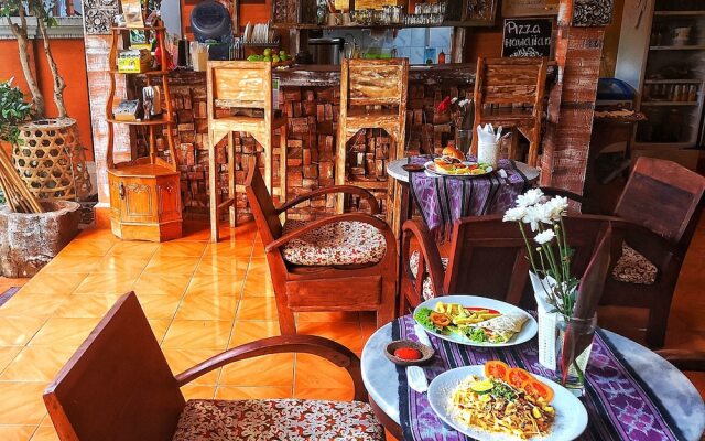 Lovina Palace