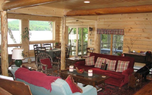 Kiwassa Lake Bed & Breakfast