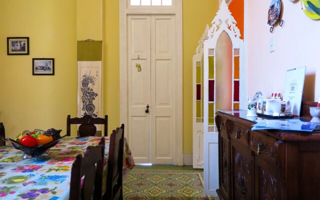 Hostal Balcones 3, Knocking on Cuba