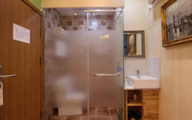 OYO Nanchang Happy Waterbed Literature Hotel