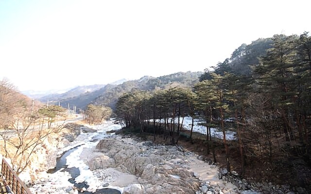 Yangyanggwangmyeong Family Pension