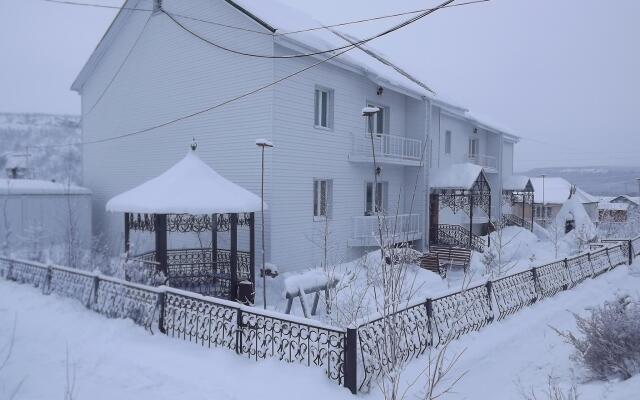 Gostinyi dvor