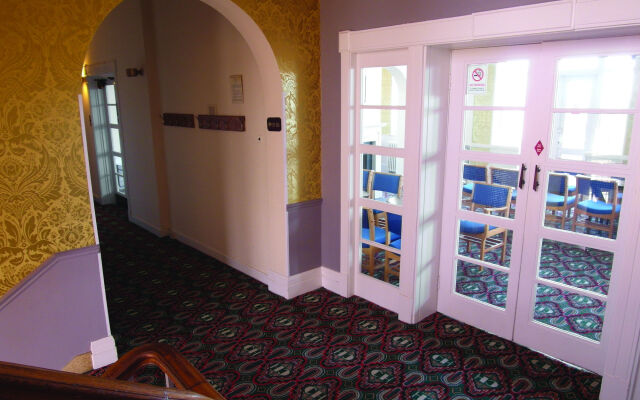 County Hotel