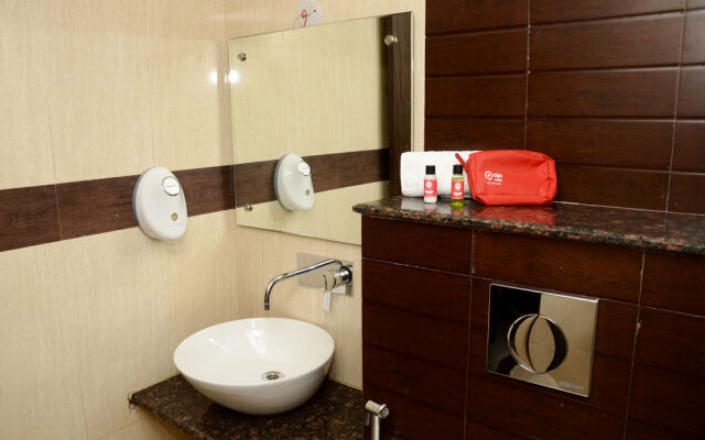 OYO Premium Swaroop Nagar