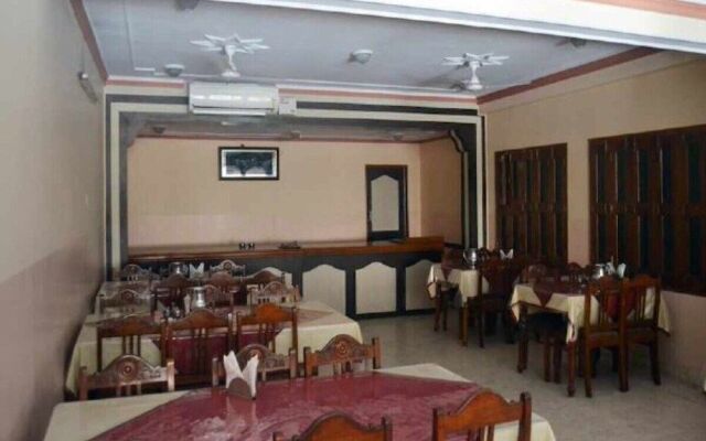 Hotel Rathore Lodge & Restaurant