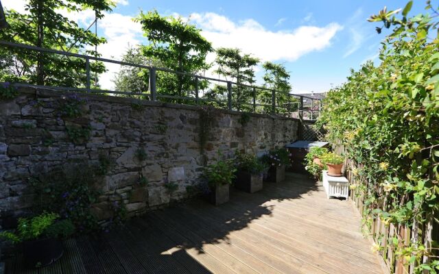 Unique Apartment With Patio