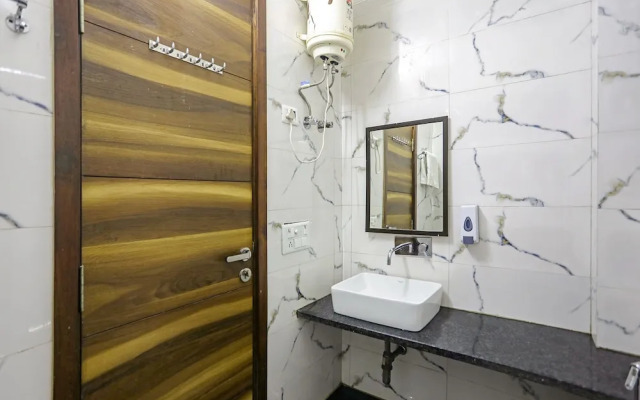 Fabhotel White House Bnb
