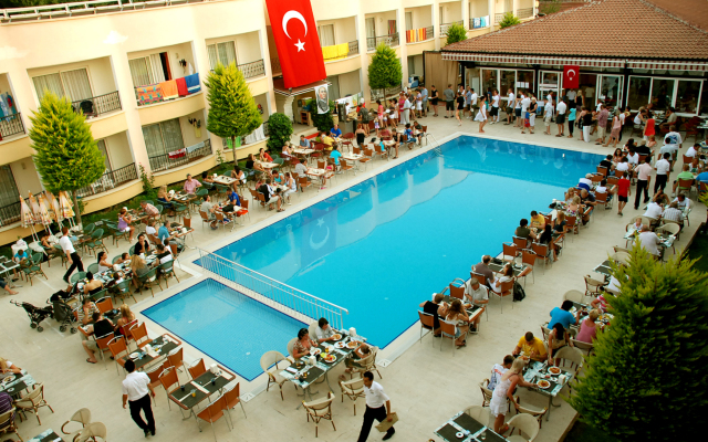 Sayanora Hotel & Park