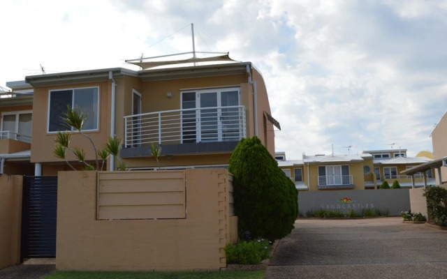 Sandcastles, 5/8 Ala Moana Way