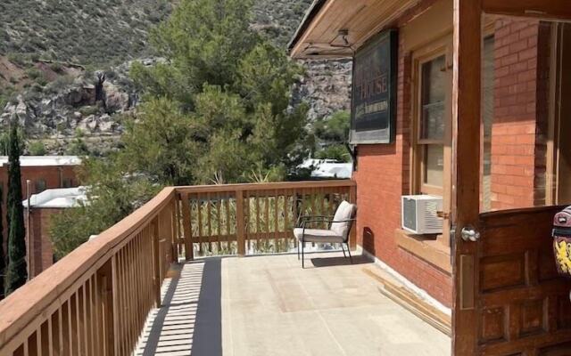 The Oliver House - Adults Only