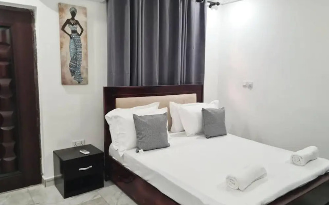 Spacious, Quiet & Cozy- Close to Highway-parking