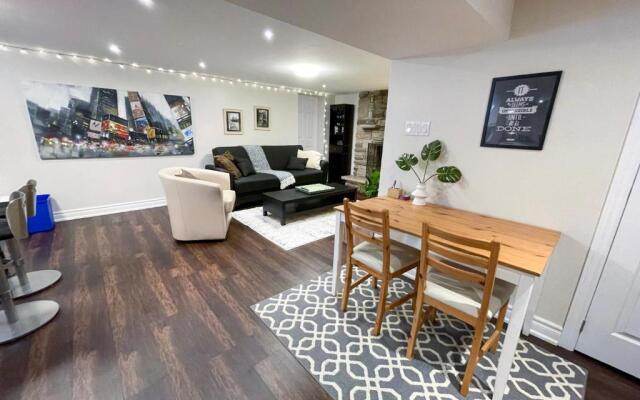 Spacious & Renovated 1BD Suite w/parking