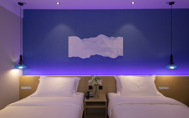 Orange Hotel  (Shanghai Hongqiao Railway Station Store)