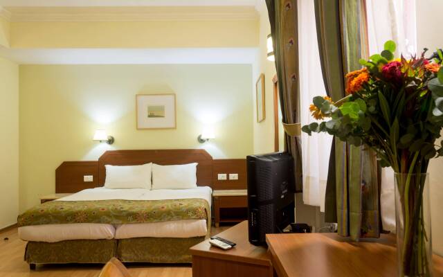 Beach Hotel by Zvieli hotels