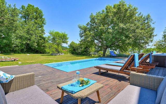 Modern Villa in Icici with  Swimming Pool and Jacuzzi