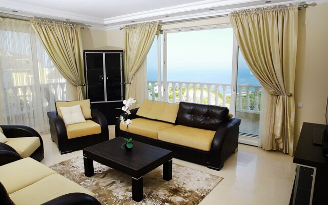 5 Bedroom Villa With Private Pool