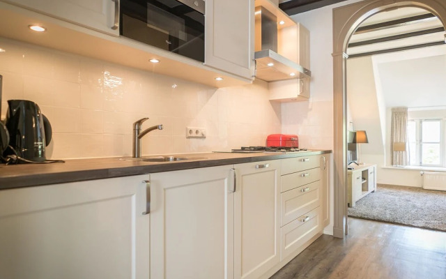 Farmhouse Apartment Near De Slufter