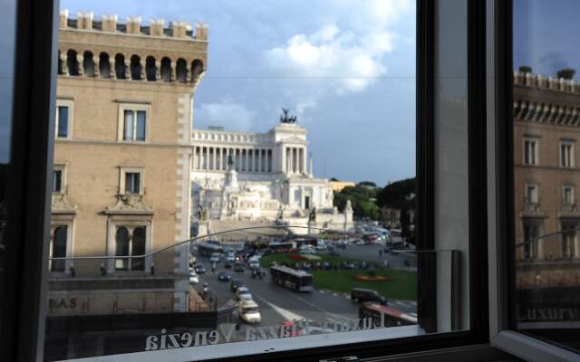 Rental In Rome Piazza Venezia View Luxury Apartment B