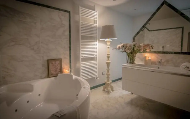 Breathtaking 4BD Apt 5min Walk to Duomo