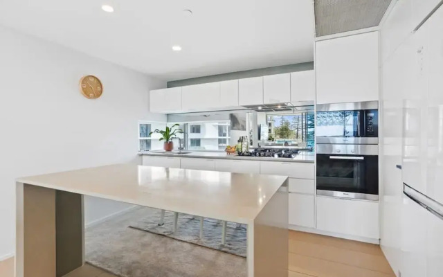 Luxury Beachfront Stay in Kirra