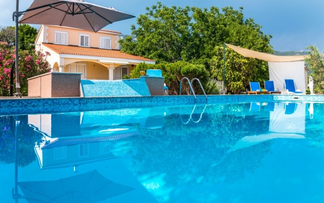 Holiday house Mare - open pool and pool for children: Kastel Novi, Riviera Split