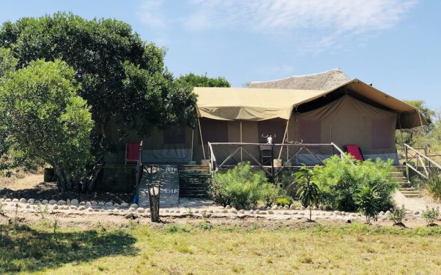 Explore Nature Mara Lodge