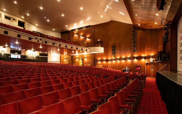 The Maycliffe Hotel by Paymán Club