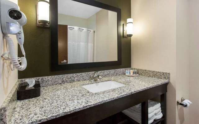 Comfort Inn & Suites Moore - Oklahoma City
