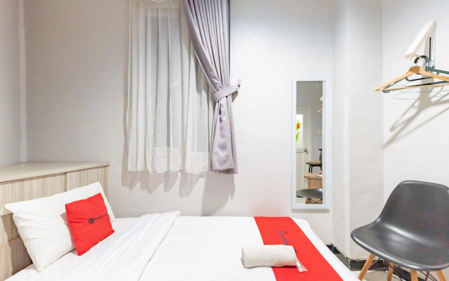 RedDoorz near Botani Square Mall – Guest Rooms – Bogor
