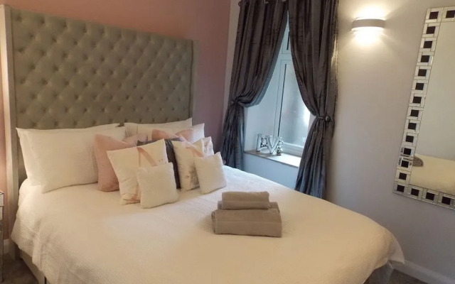 Eden Suite Sasco Apartments