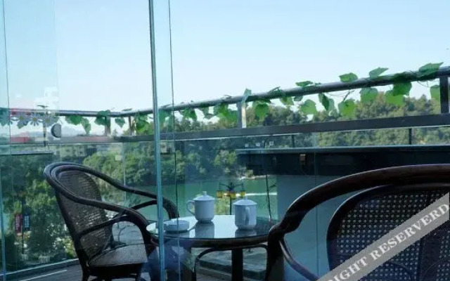Nongfu Renjia Hostel
